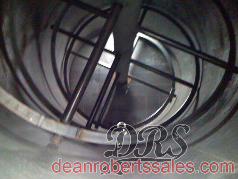 DEAN ROBERTS SALES USES A SPECIAL HELICAL OR DOUBLE HELIX MIXING SYSTEM IN ITS SEAL COAT TANKS AND TRUCKS.