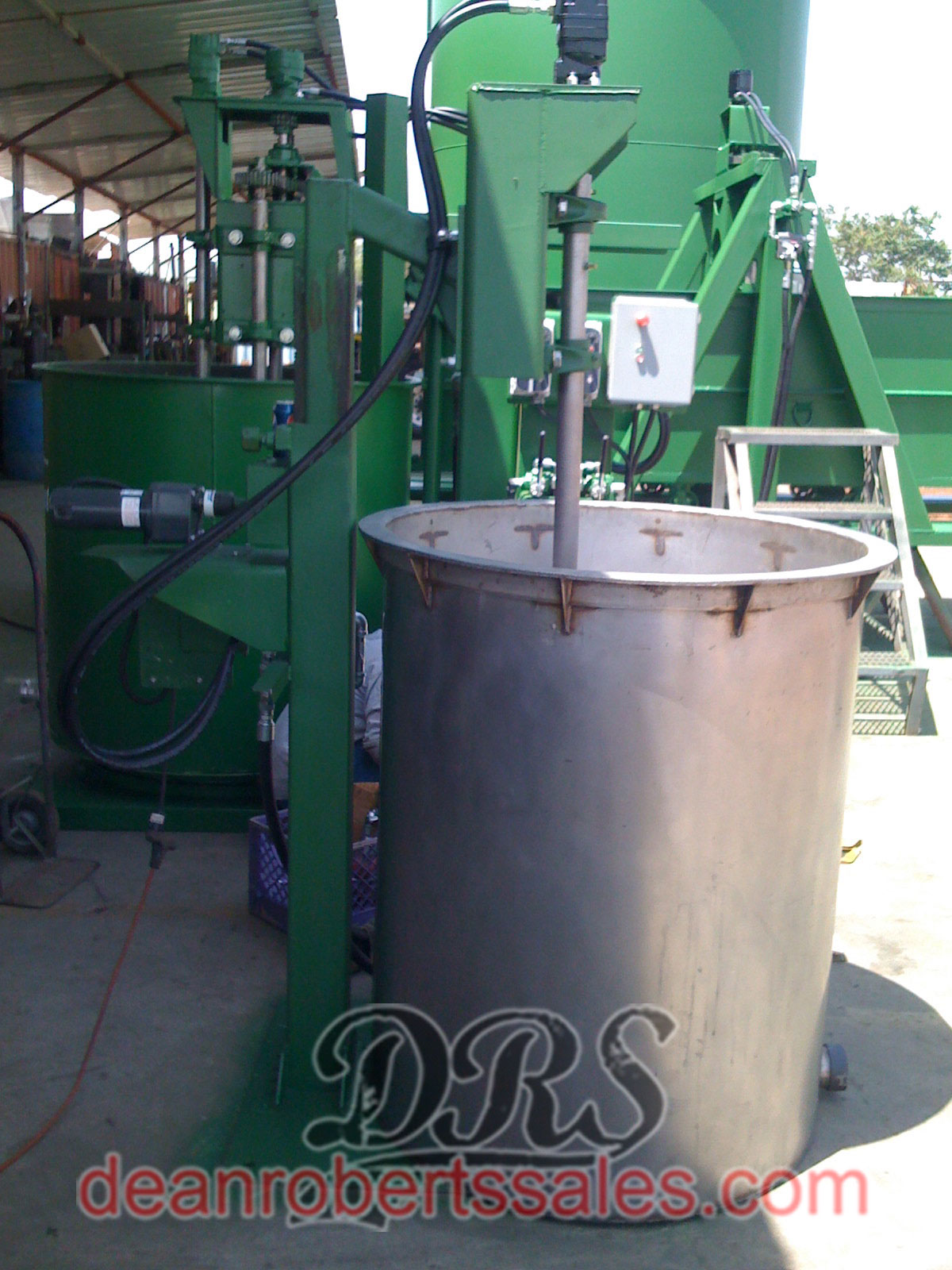 CUSTOM SPECIALTY SEALCOAT TANKS TRUCKS AND HELICAL MIXERS BY DEAN ROBERTS SALES.